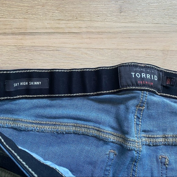 Torrid Premium Sky High Skinny Blue Jeans Medium Wash Woman’s Size 18R - Picture 4 of 11
